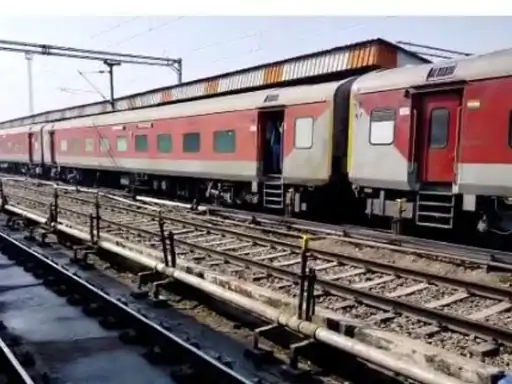 राजधानी में TTE ने फौजी को ट्रेन से धक्का दिया: एक पैर कटा, बरेली में साथी जवानों ने ट्रेन रोकी, टीटीई को पीटा